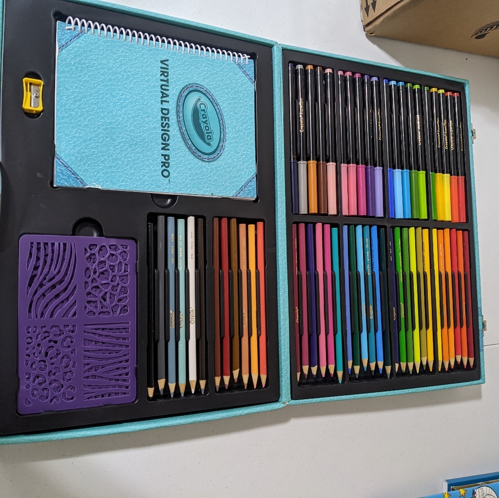 Coloring set and lap desk